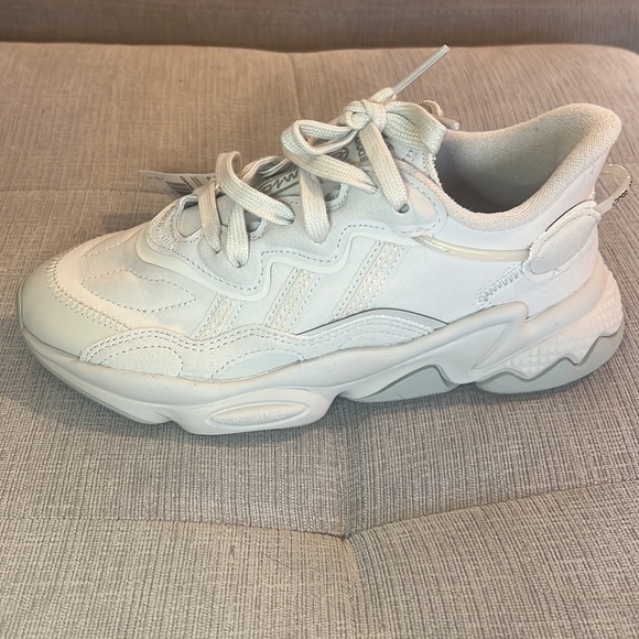 Adidas Ozweego J. NWT size 4 men’s/woman’s 6 - Picture 4 of 11
